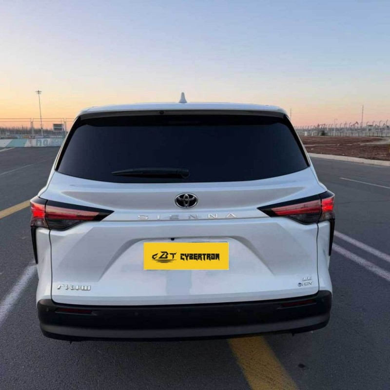 Toyota Sienna 2024, 2,5 л гибрид, комплектация Comfort Совместное производство, крупногабаритный MPV на 7 мест, экономичный в эксплуатации. Отличный выбор для семейных поездок на вторичном рынке.
