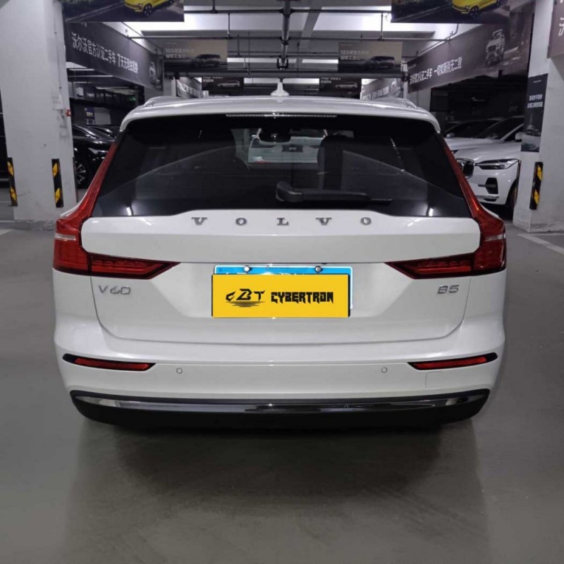 Volvo V60 B5 Inscription Luxury Edition Estate Sedan 2024 года: подержанный автомобиль в скандинавском стиле для тех, кто ценит стиль жизни.