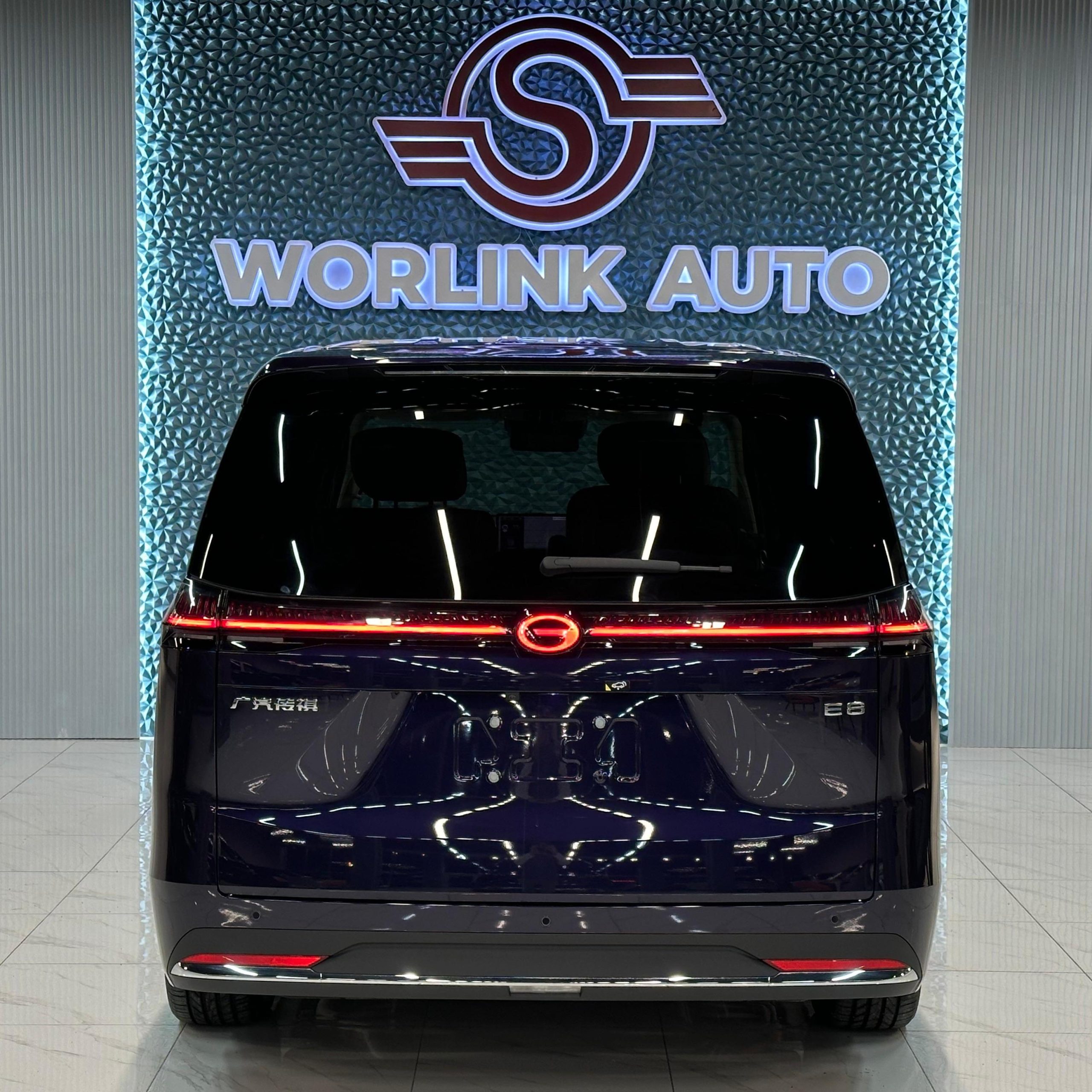 GAC E8 Plug-in Hybrid MPV – 7-местный семейный минивэн, комплектация Premium, увеличенный запас хода, в наличии в России.