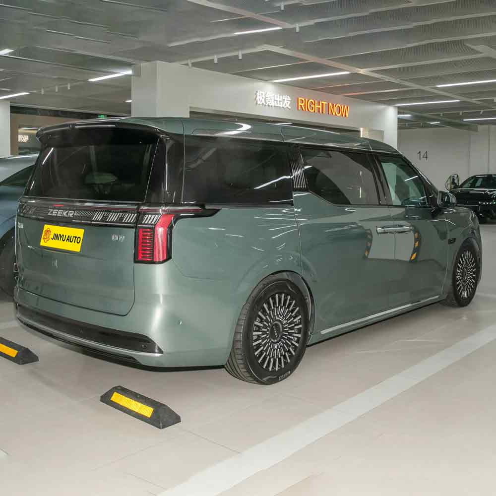 Модель ZEEKR 009 2024 года выпуска, семиместный, с проходом между рядами, с приводом на два колеса, мощностью 108 кВт*ч