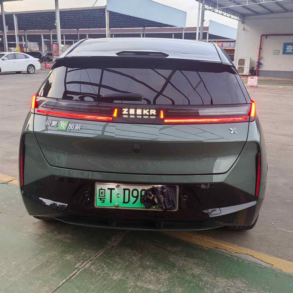 Зеленый Zeekr X 2023, 5-местный, с задним приводом, пробег 50 000 км