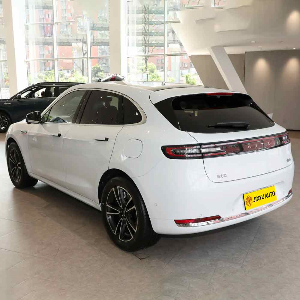 AITO M5 2025 с расширенным диапазоном ультра-заднего привода