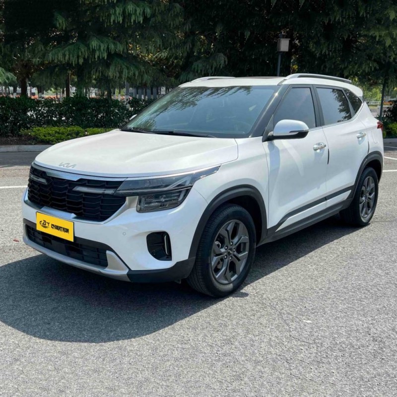 Киа Селтос 1,5 л CVT Люкс, модель 2023, компактный кроссовер совместного производства, экономичный в расходе топлива — идеальный подержанный автомобиль для семейных поездок