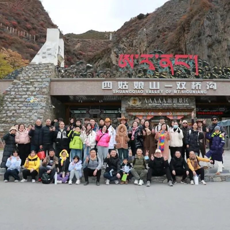 Трехдневная поездка на гору Сигуньян для всех сотрудников компании с целью укрепления командного духа