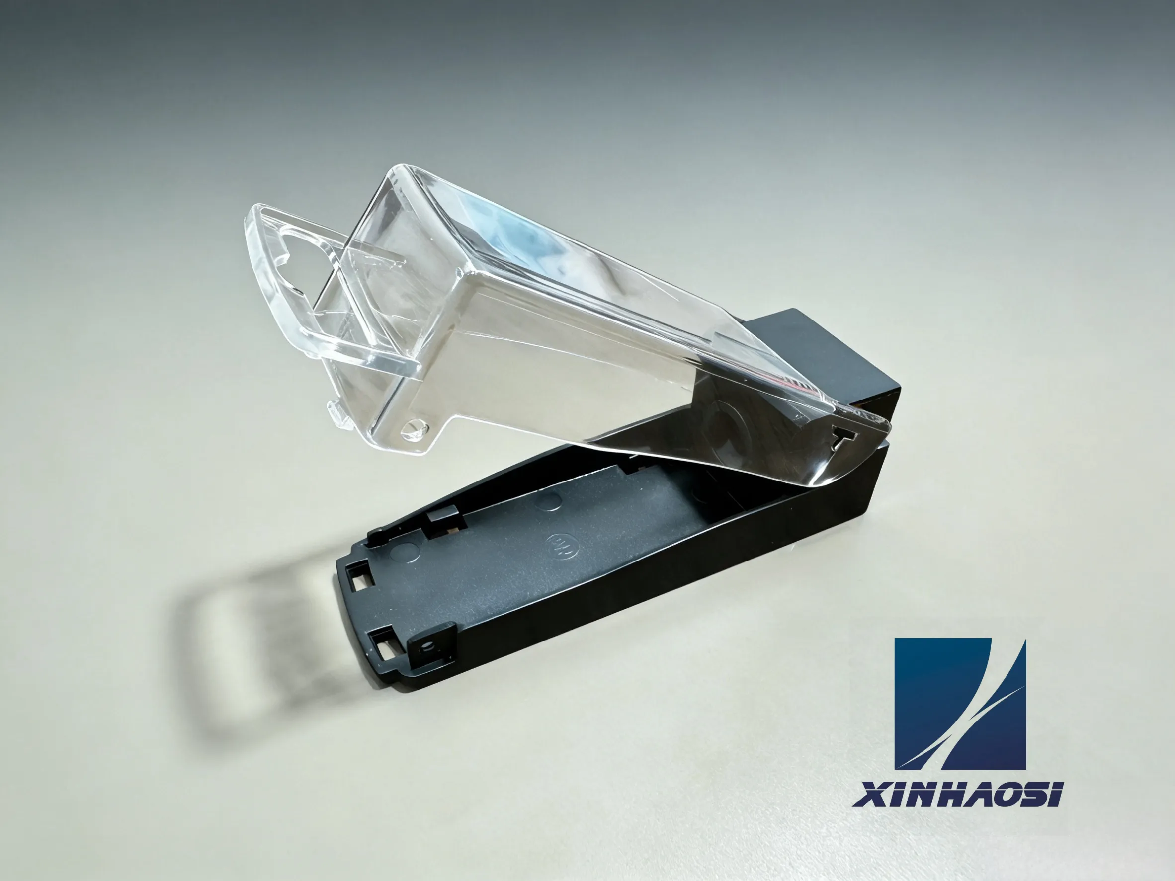 Малая прозрачная крышка для упаковки режущих инструментов