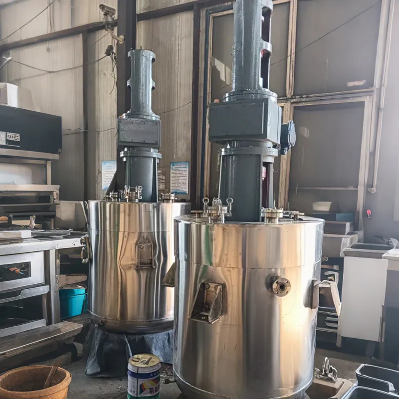 Реакторный сосуд с оболочкой из нержавеющей стали