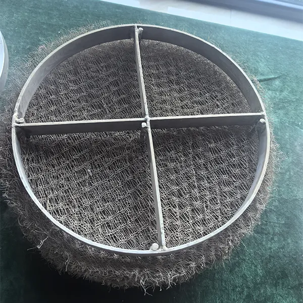 Внутренние устройства колонны-сосуда под давлением