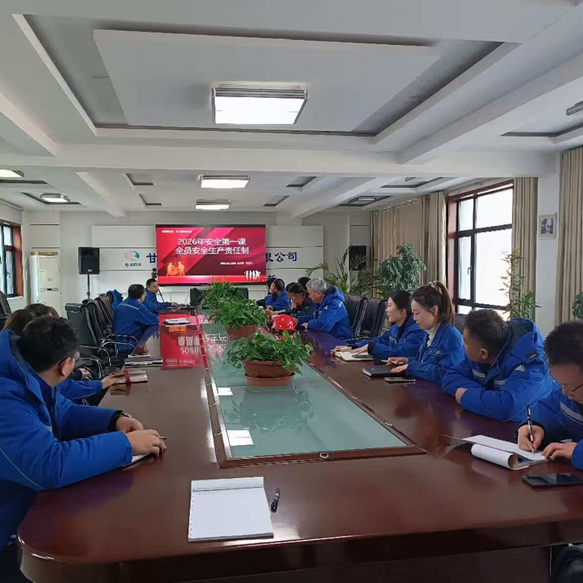 Отдел безопасности и охраны окружающей среды компании Gansu Yurun Engineering Heavy Industry Co., Ltd. организовал специальный учебный семинар по «Системе ответственности за безопасность производства».