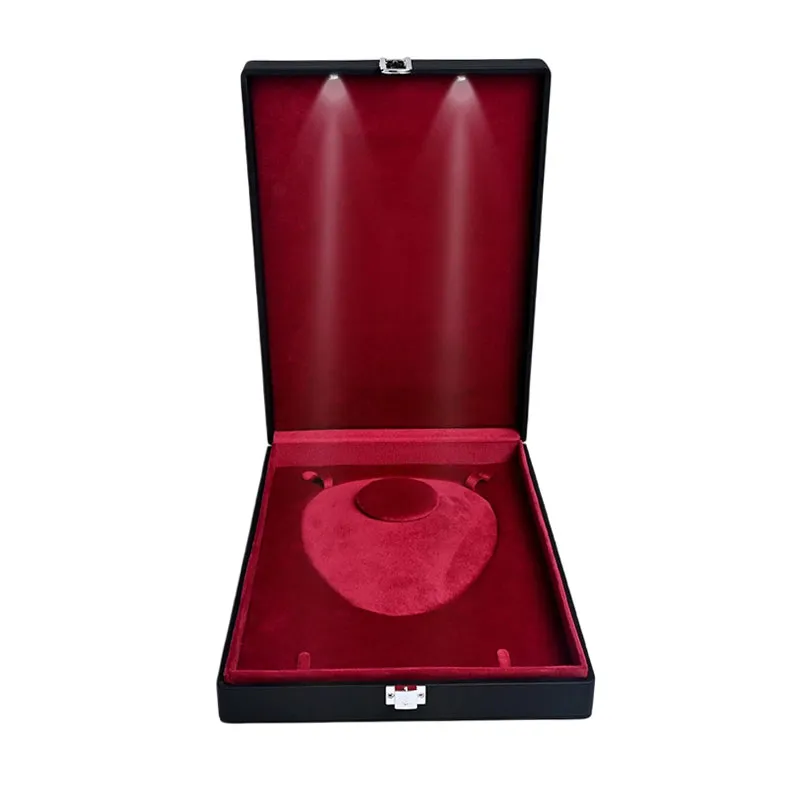 Решение по упаковке для подарочного набора крупных ожерелий и ювелирных изделий