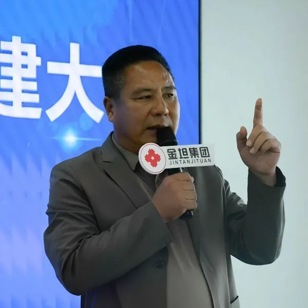 Совместная работа над созданием промышленной модели и содействием снижению веса автомобилей – Чжао Син, председатель совета директоров компании Hunan Jiatuo New Materials, принял участие в учредительном заседании «Альянса автомобильной промышленности Цзиньтань».