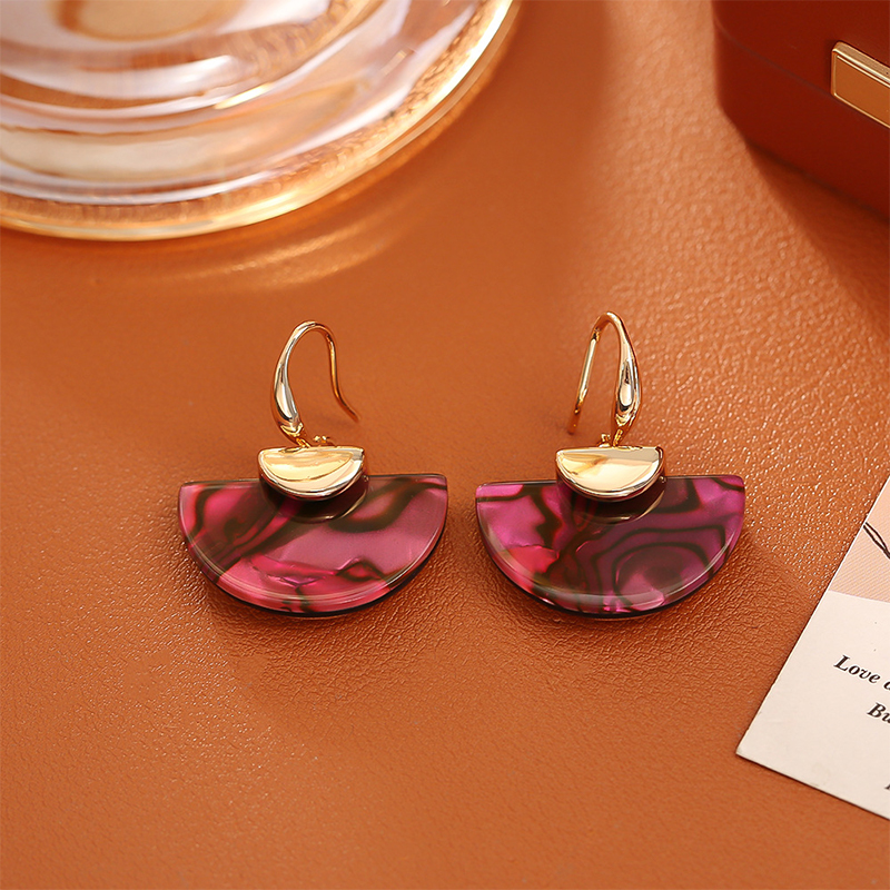 Украинский ювелирный рынок постепенно восстанавливается, а украшения в лаконичном стиле становятся основным трендом