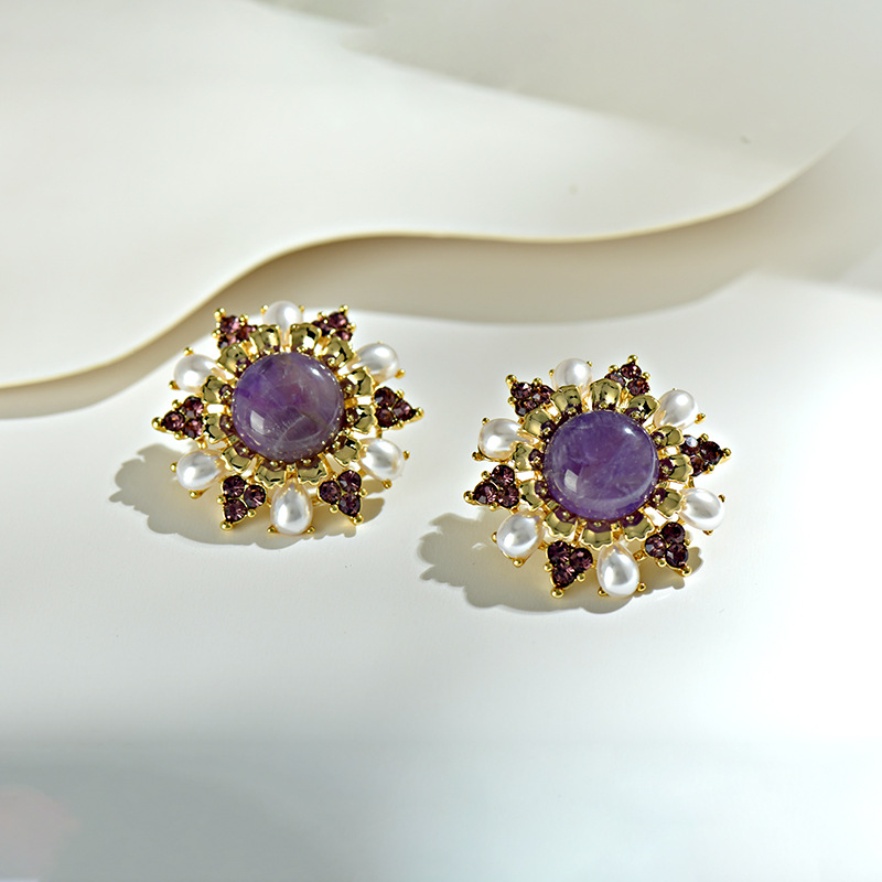 Серьги-гвоздики из натурального камня с жемчугом и драгоценными камнями
