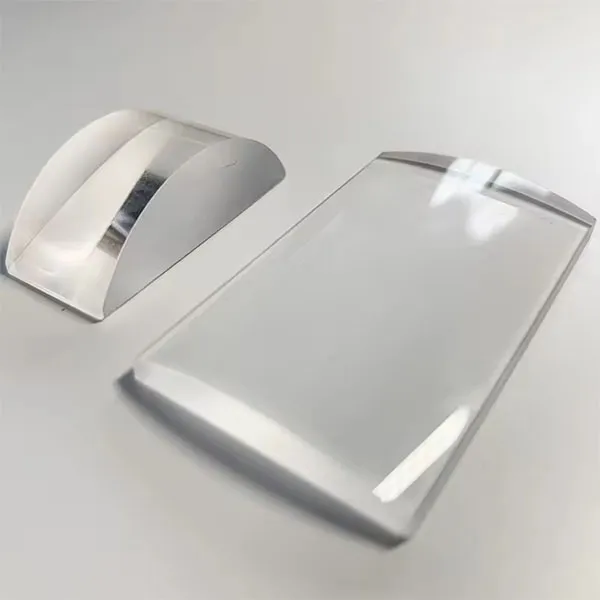 Как планово-вогнутые линзы влияют на устойчивость среды?