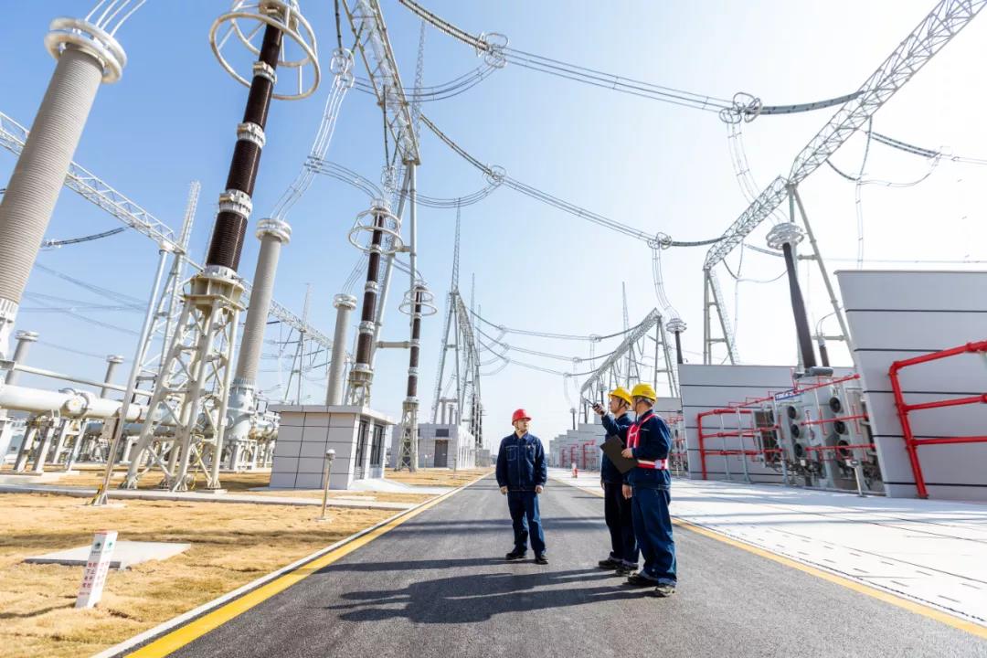 В Китае внедрено в промышленную эксплуатацию сухое вводное устройство для сверхвысокого напряжения 1000 кВ.