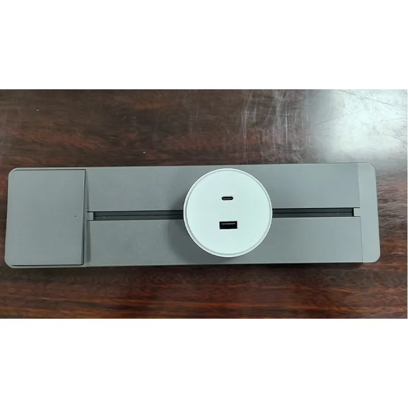 Настраиваемый шинопровод с розетками и USB-портами для зарядки