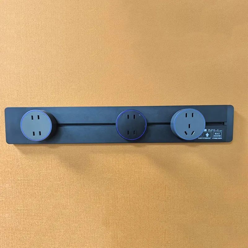 Настраиваемый шинопровод с розетками и USB-портами для зарядки