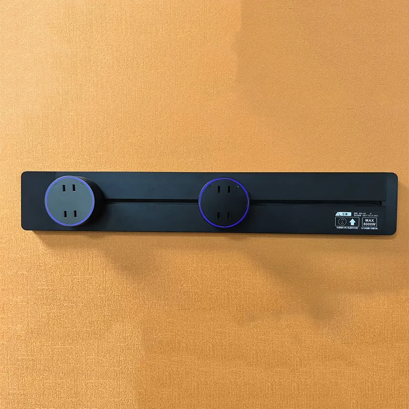 Настраиваемый шинопровод с розетками и USB-портами для зарядки