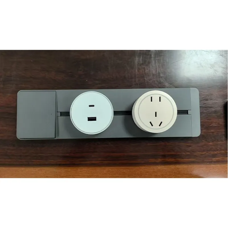 Настраиваемый шинопровод с розетками и USB-портами для зарядки