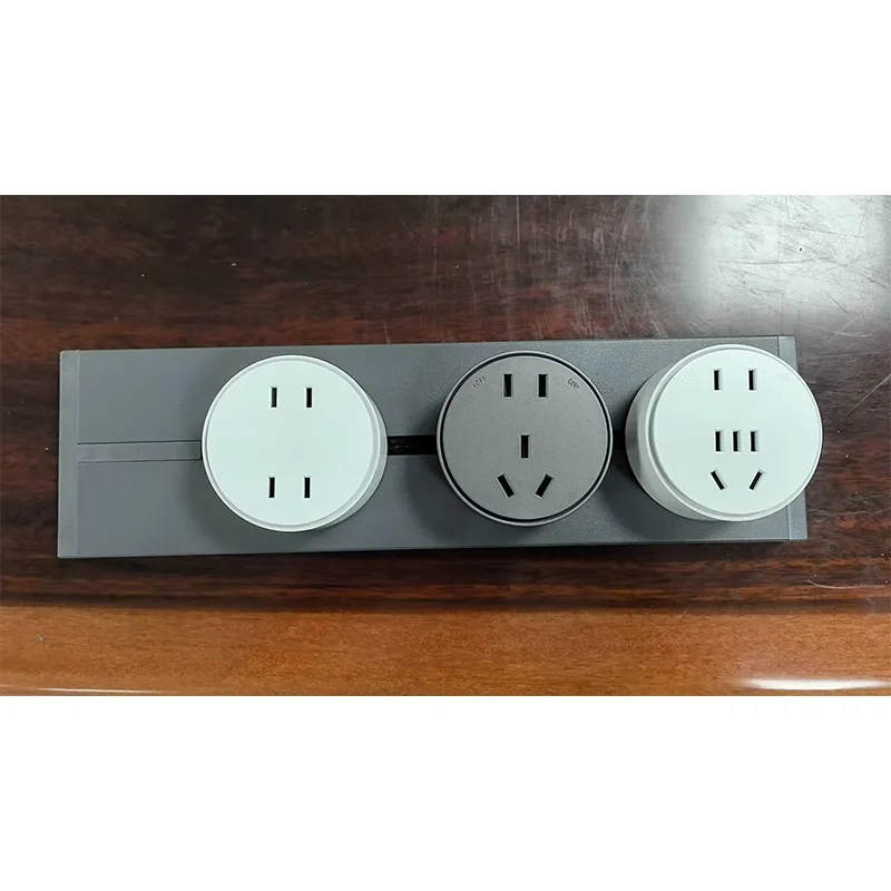 Настраиваемый шинопровод с розетками и USB-портами для зарядки