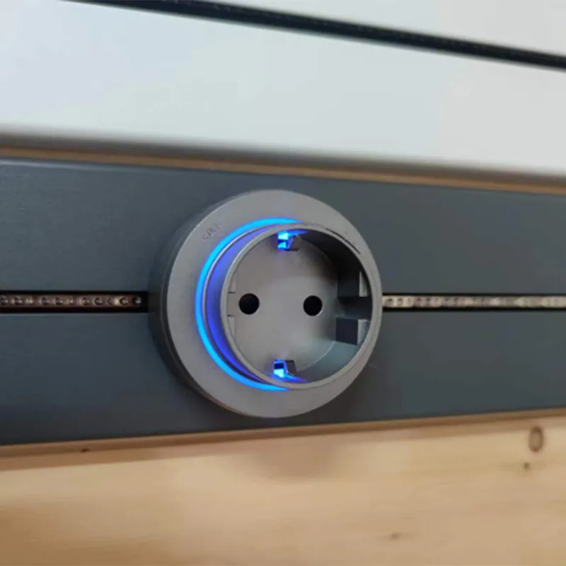 Настраиваемый шинопровод с розетками и USB-портами для зарядки