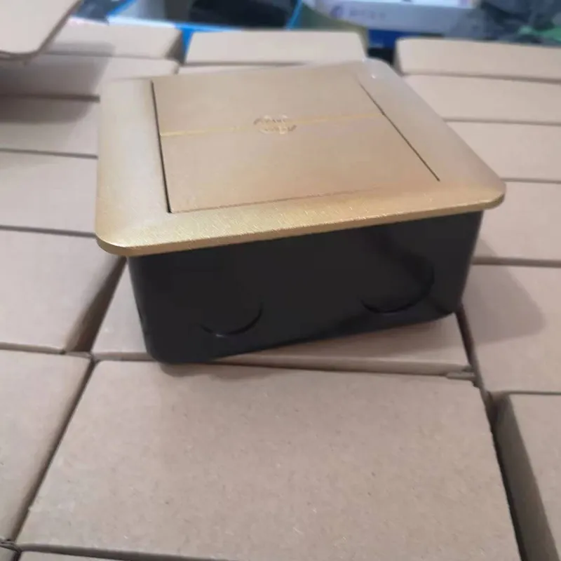 Встраиваемая напольная розетка с откидной крышкой и USB-зарядкой