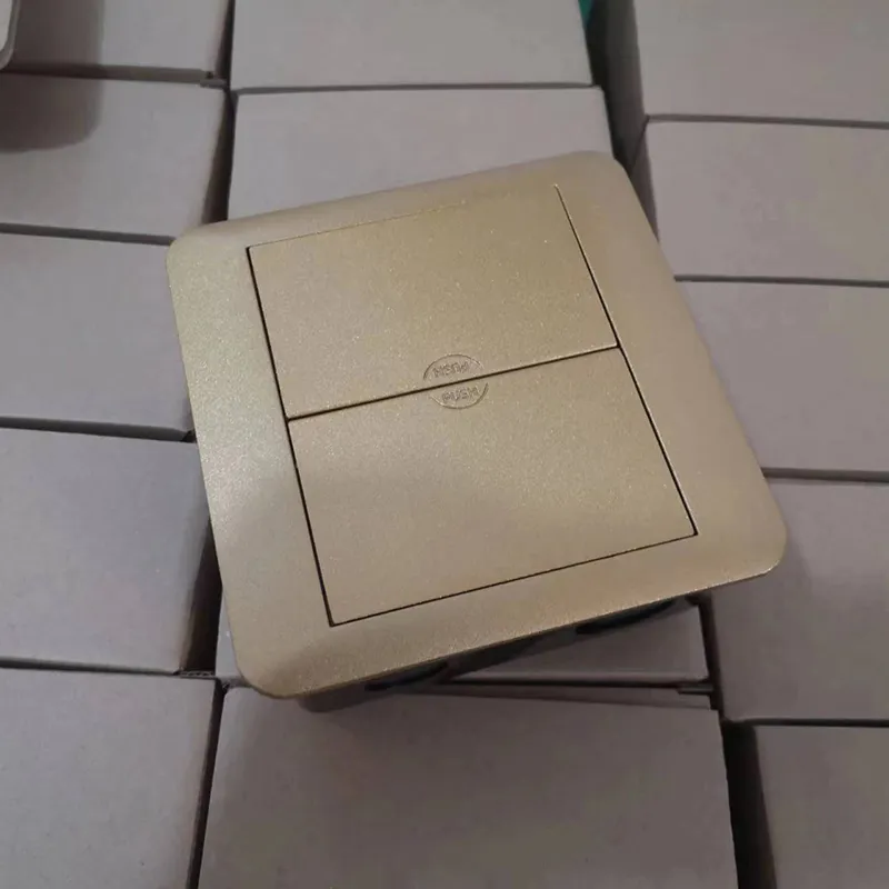Встраиваемая напольная розетка с откидной крышкой и USB-зарядкой