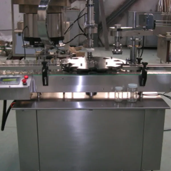 Автоматическая машина для подачи, выравнивания и закручивания крышек