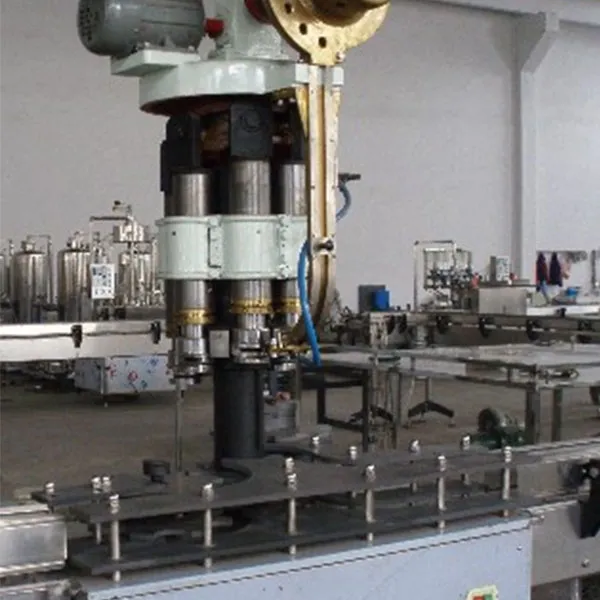 Автоматическая машина для подачи и прессования корончатых крышек