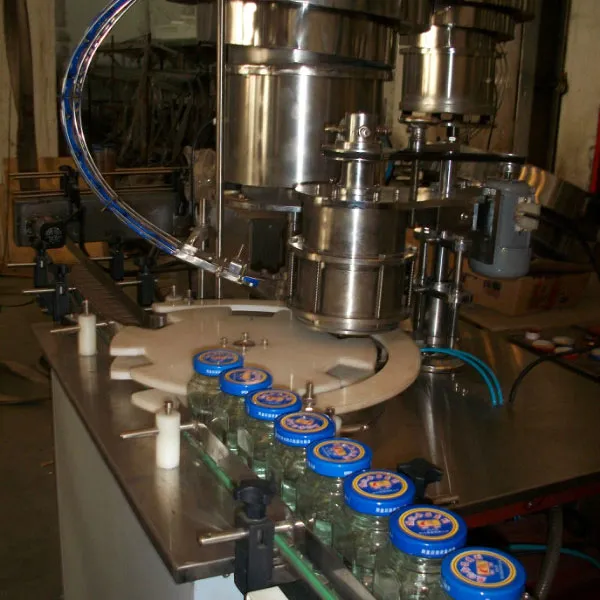 Автоматическая машина для подачи крышек и вакуумного закручивания