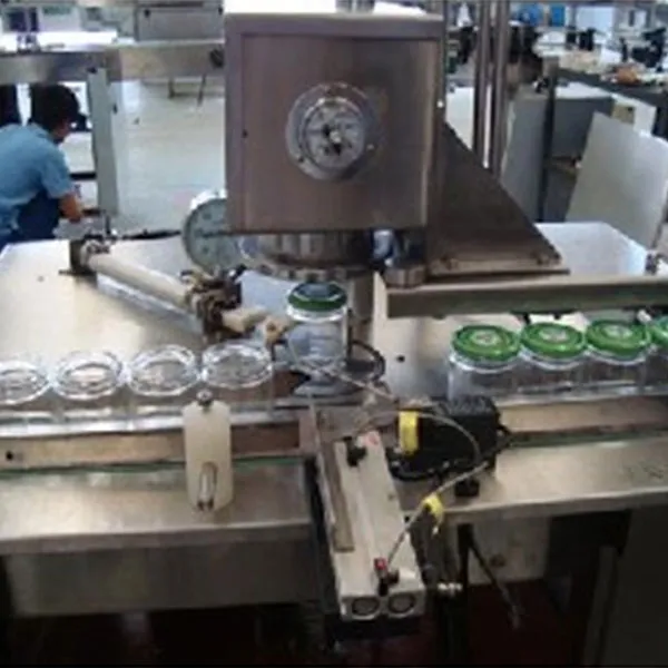 Вакуумная машина для закручивания крышек модели 819