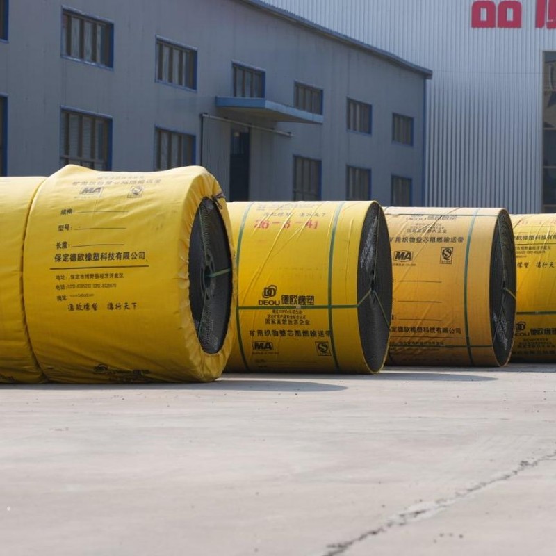 Цельнокроеная огнестойкая конвейерная лента с PVC и несущим сердечником