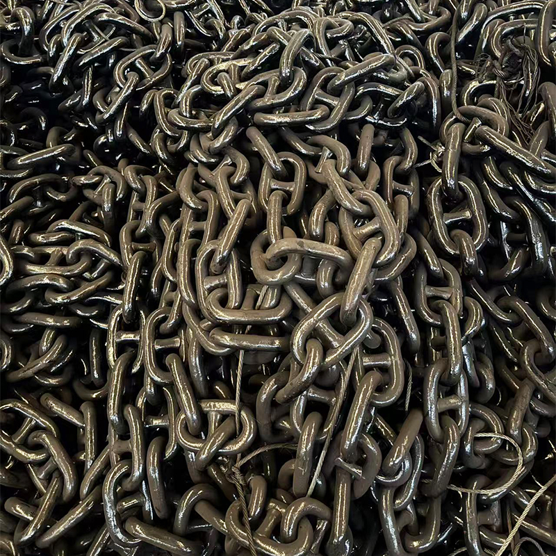 Якорная цепь с черным лакокрасочным покрытием с распорками