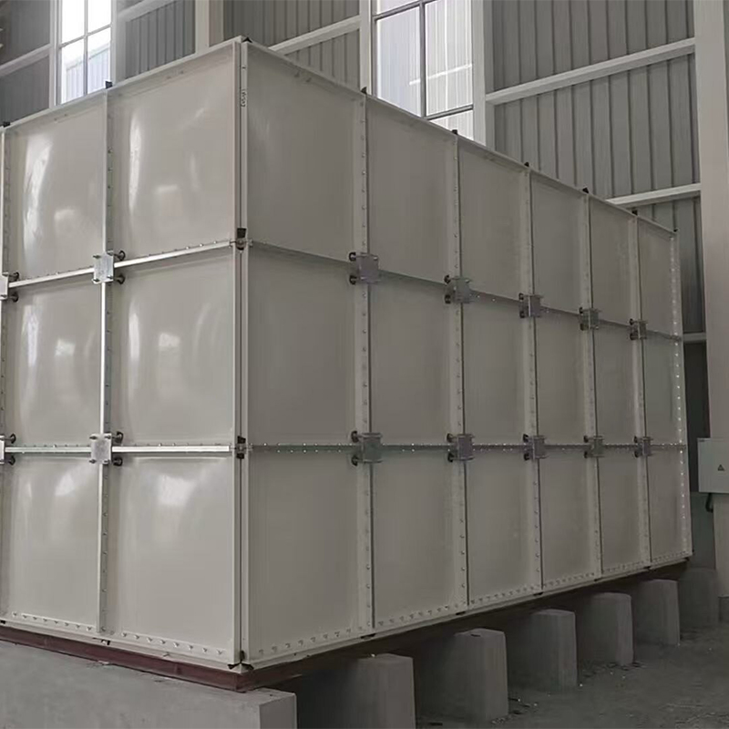 Сборный стеклопластиковый резервуар для воды
