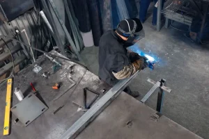 Входной контроль качества металлической сварной сетки на производстве