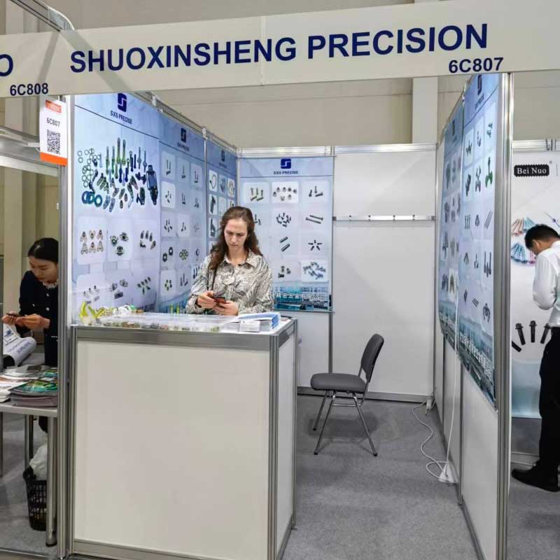 Компания Shaoyang Ruihang Precision Manufacturing представляет свою продукцию на выставке в Шанхае Выход на мировой рынок благодаря высококачественному крепежу