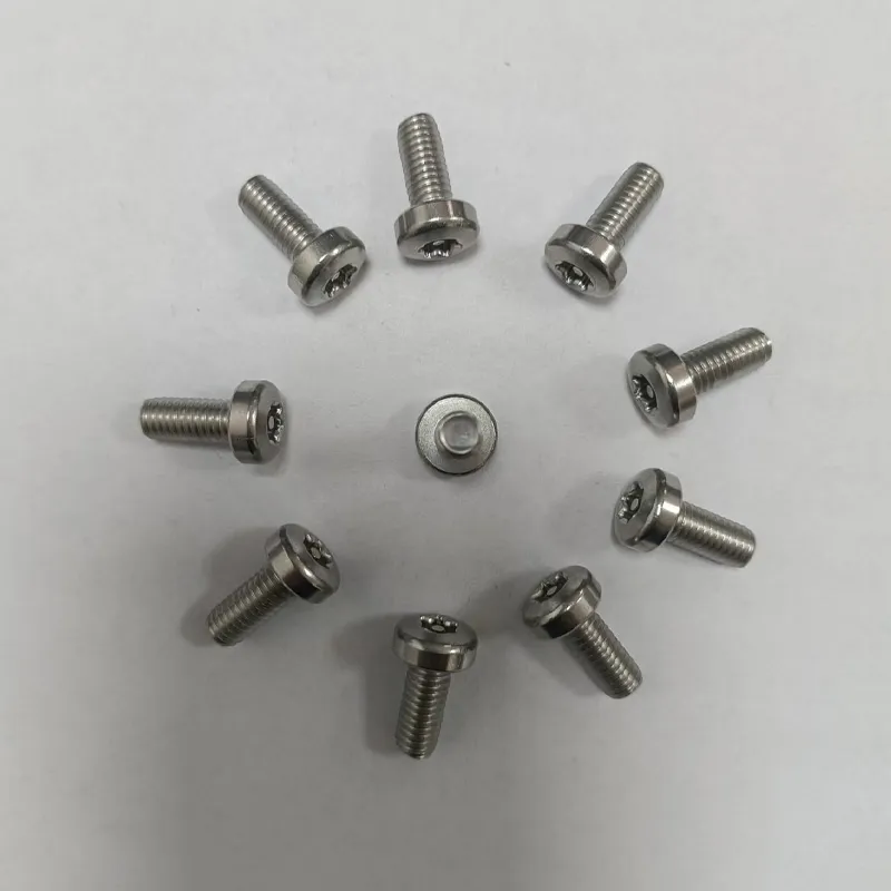 Винт машинный с полукруглой головкой, шлицем Torx и центральным штифтом