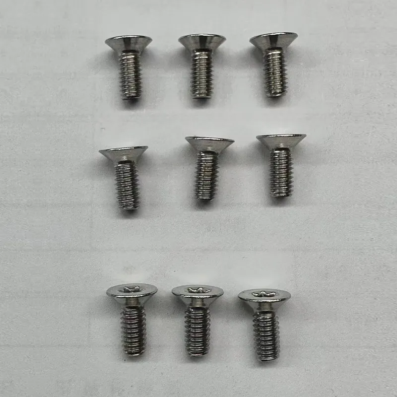 Винт машинный с потайной головкой, крестообразным шлицем и плоским концом