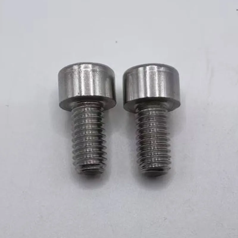 Винт машинный с цилиндрической головкой и внутренним шестигранником