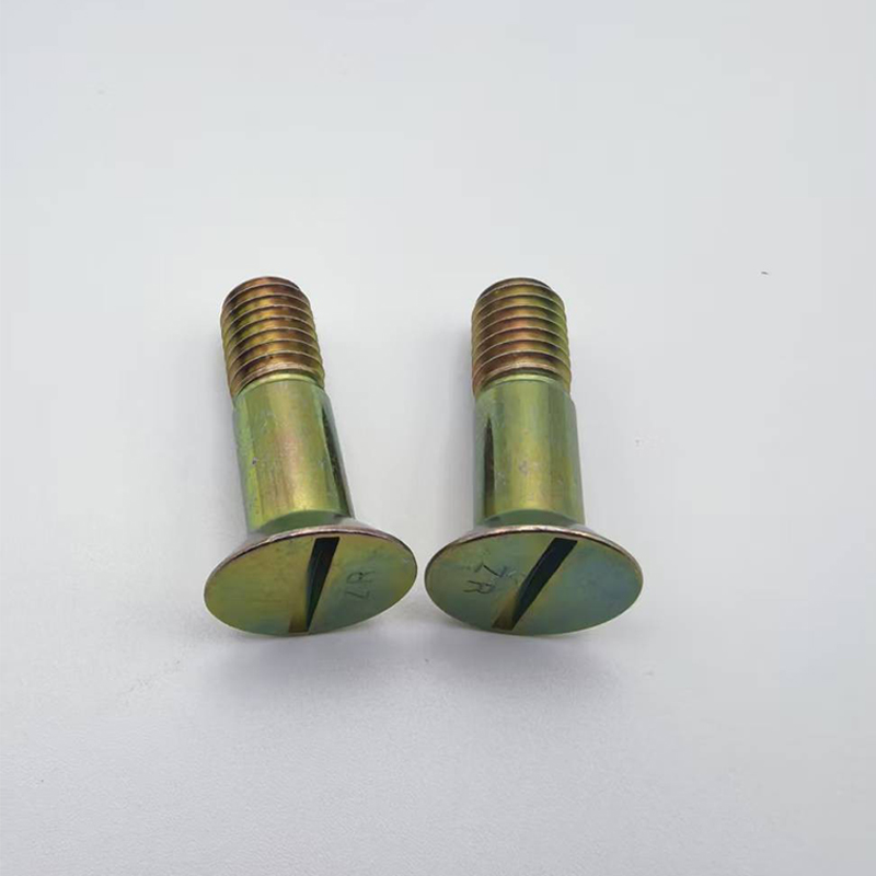 Винт с гладкой головкой, допуском F6, потайной головкой под углом 90° и шлицевым соединением.