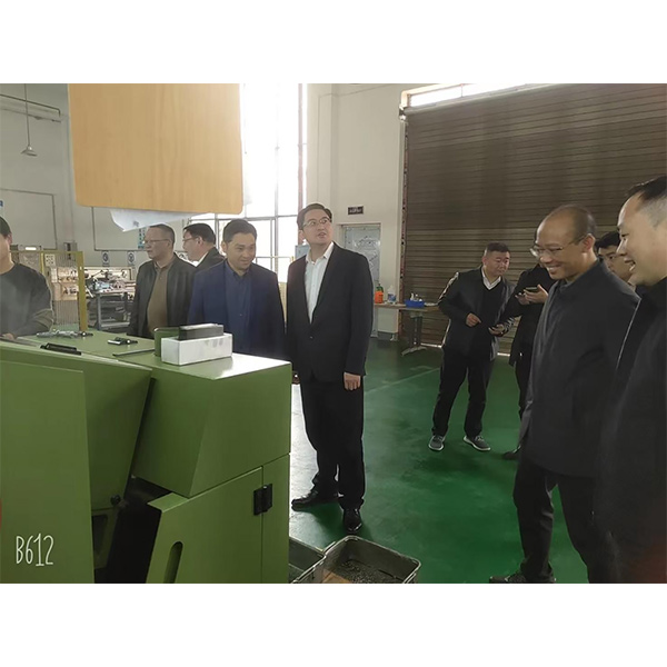 Приветствуем клиентов со всего мира в компании Shaoyang Ruihang Precision Manufacturing: посетите интеллектуальную производственную площадку по выпуску высококачественных крепежных изделий.