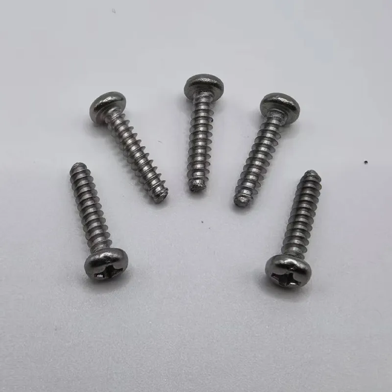 Саморез с полукруглой головкой и крестообразным шлицем