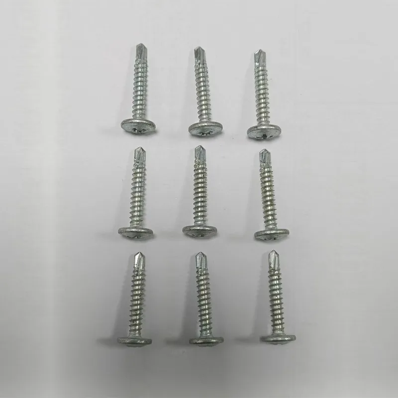 Саморез с полукруглой головкой, крестообразным шлицем, шайбой и сверлом