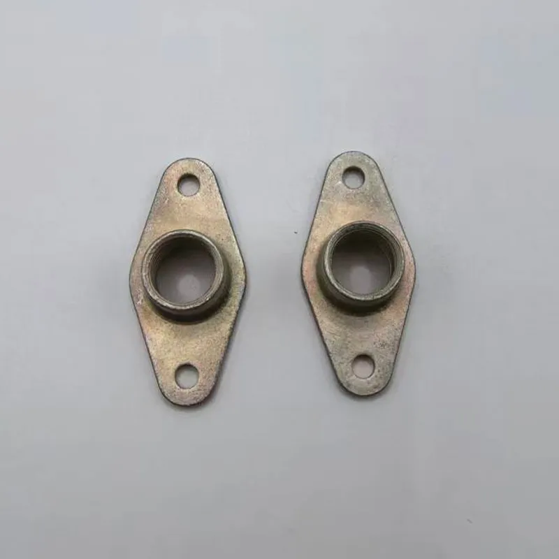 Цельнометаллическая самоконтрящаяся гайка — гайка с двумя ушками