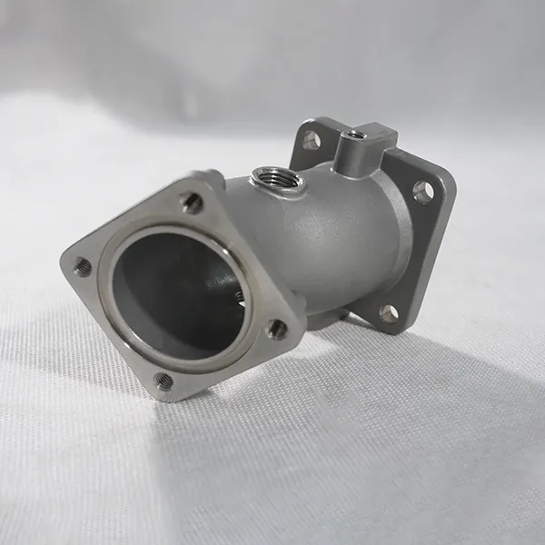 Соединительный патрубок автомобильного двигателя 2