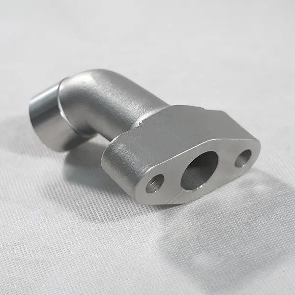 Соединительный патрубок автомобильного двигателя 2