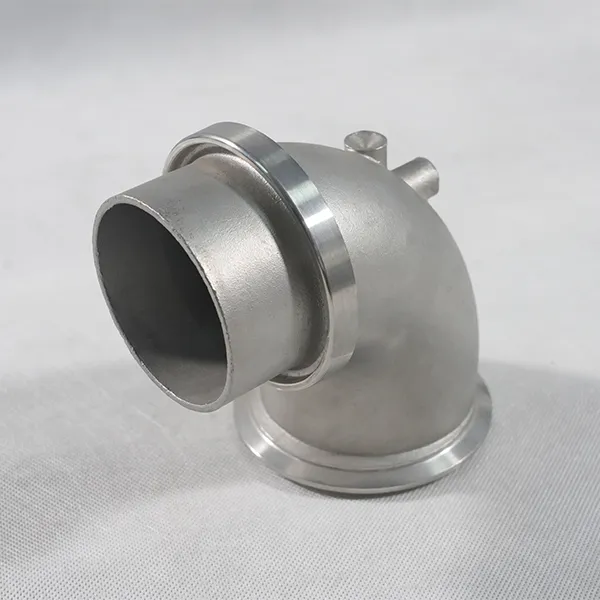 Соединительный патрубок автомобильного двигателя