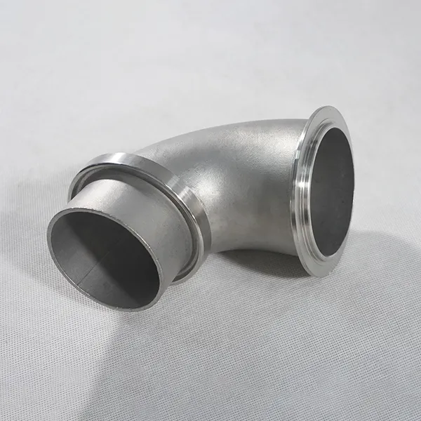 Соединительный патрубок автомобильного двигателя