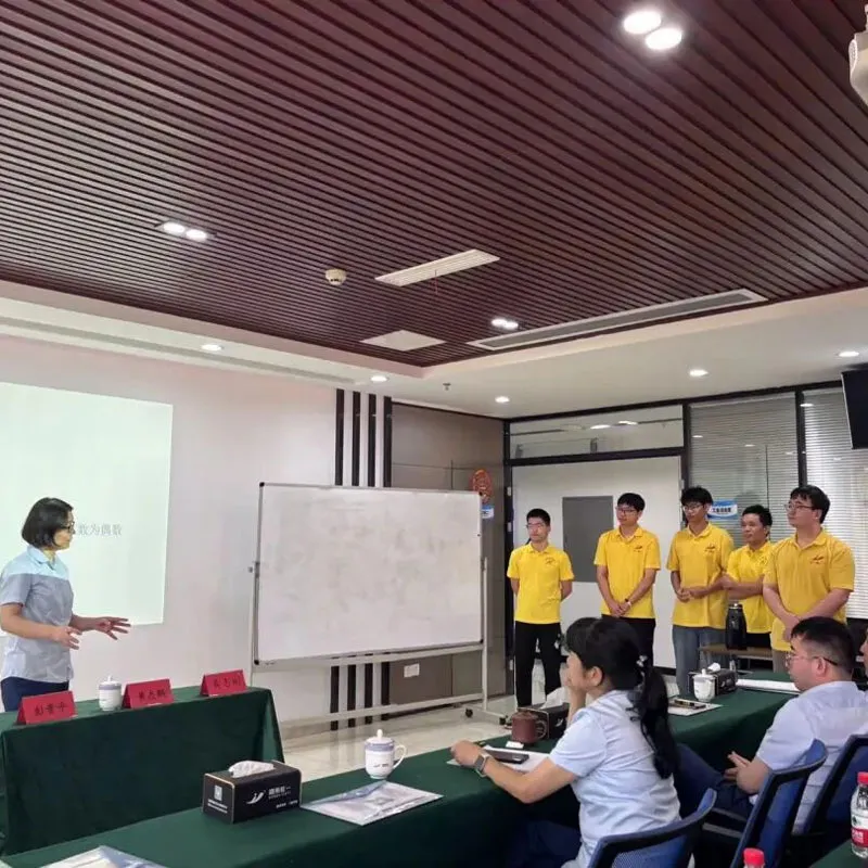 Восемнадцать лет молодости, стремление к новому путешествию｜ Теплые поздравления с восемнадцатой годовщиной Хунань Цзяи