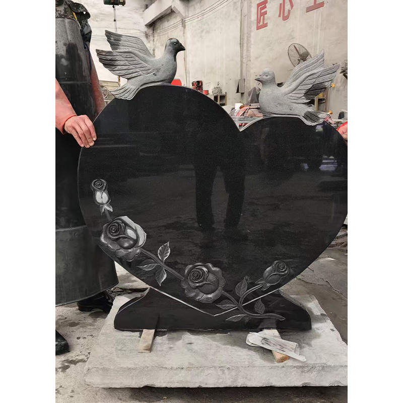 Monument en granit pour deux avec une colombe de la paix et des roses sur commande