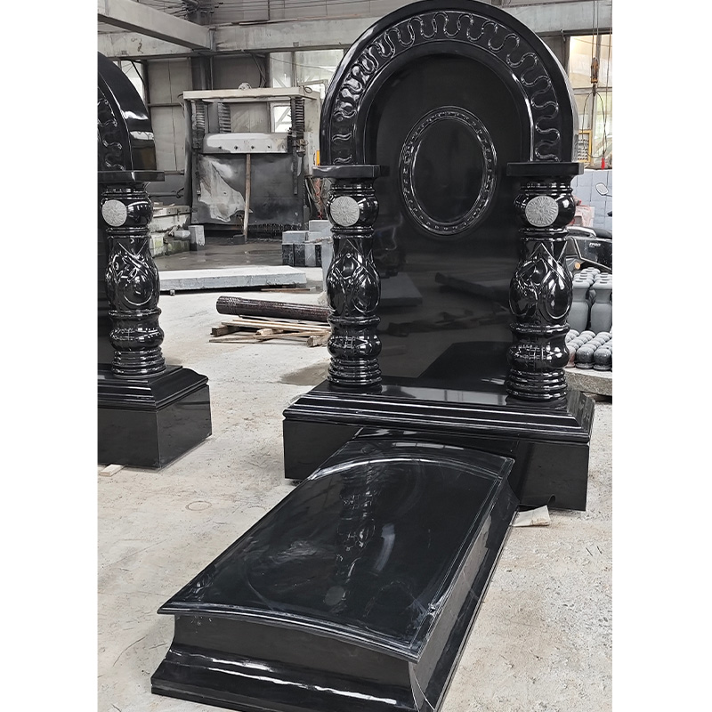 Monument en granit personnalisé avec croix et colonne sculptée